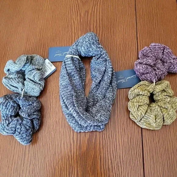 Universal Thread Hair Accessories NWT‎ 3 Piece Bundle Hair Scrunchies & Headwrap