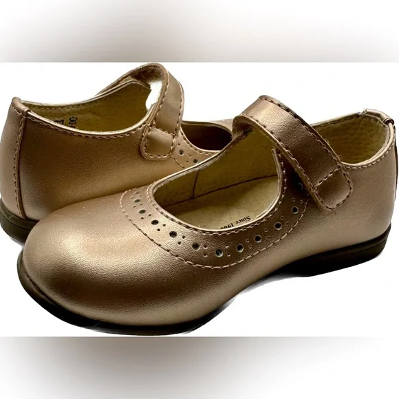 NWOT Emma Mary Jane Footmates, 8 Med Width Toddler 1-4 yrs, Rose Gold Metallic
