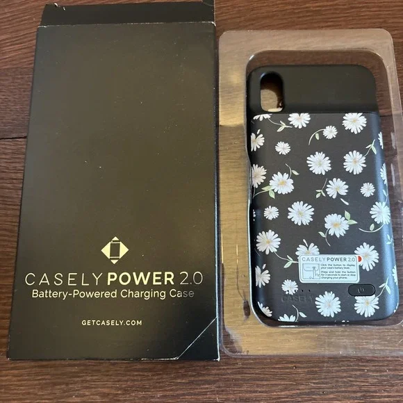 Casely Power 2.0 Charging Case for Iphone X/XS Black With Daisies