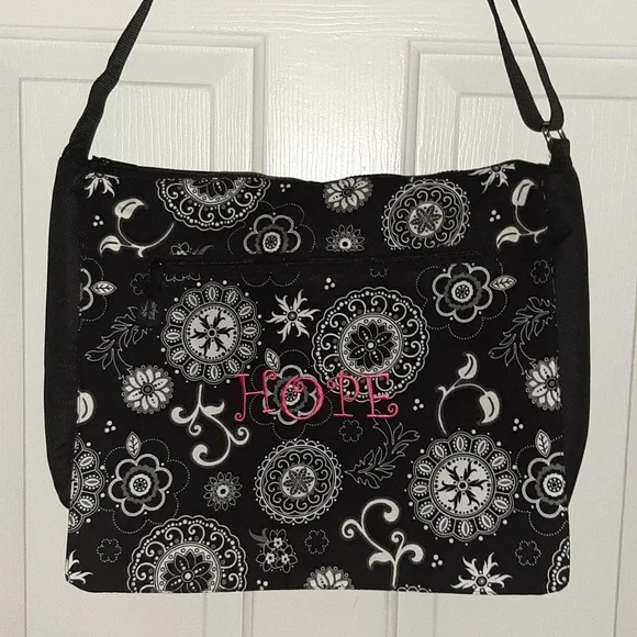 💞🛍Thirty-One Messenger Bag with 3 Reversible Flaps🛍💞