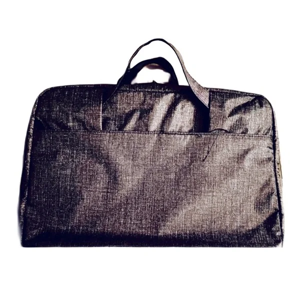 NIP! Thirty-One Charcoal Crosshatch Gray Small Laptop Sleeve Bag with handle.