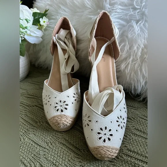 NEW On 34th Floral Cutout Espadrille Lace-Up wedge heels - Cream, Size 10.5