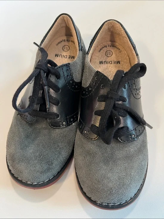 Unisex Gray and Black Oxford Shoes - 10.5 suede tie saddle shoes