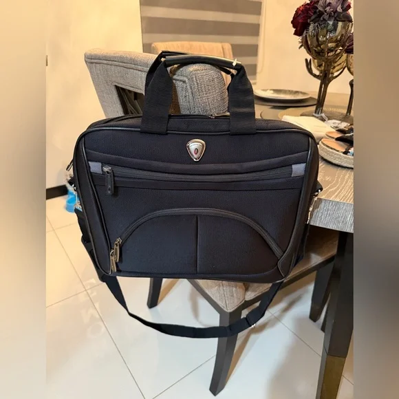 California Pak Black shoulder bag.
