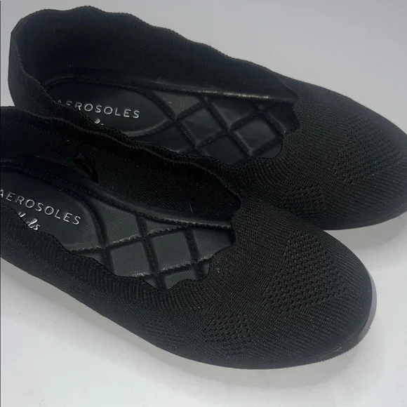 AEROSOLES Kids Black Textured Shoes size 1