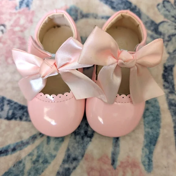 💥3/$24 MG Baby Pink Patent‎ Leather Shoes With Bow