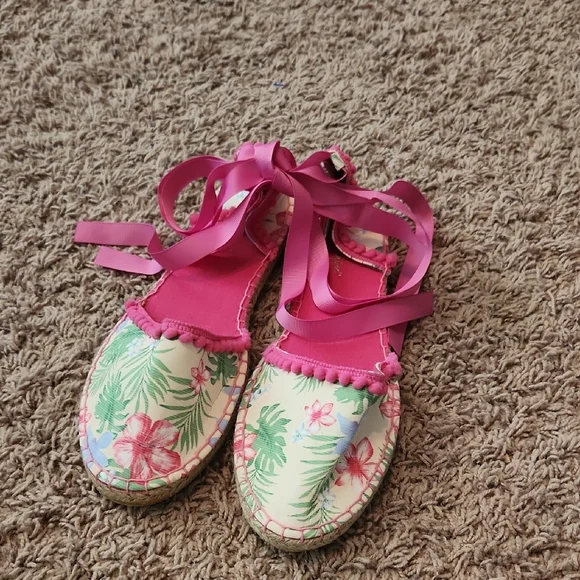 New- Charlie Paige Espadrilles - Tropical Print w/Ribbon - Size 9