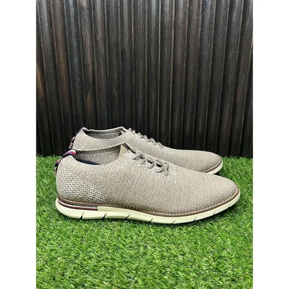 Size 8 M - Tommy Hilfiger Men's tm Warden Oxford - Light Natural Texture