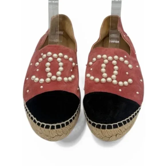New CHANEL Rose/Black Suede Pearl Logo Espadrilles Size 38/ US 8