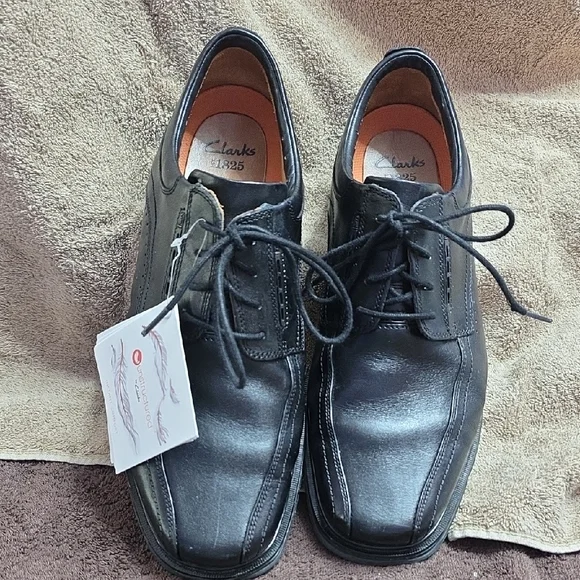 Clarks Men's‎ Classic Black Oxfords
