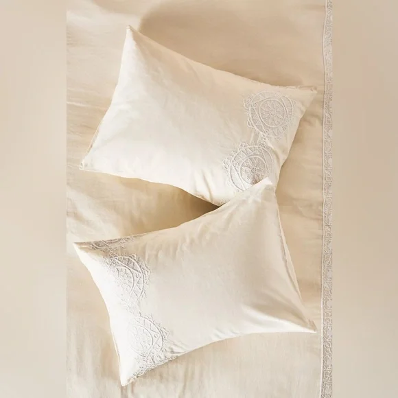 LOUISA EMBROIDERED PILLOWCASE, SET OF 2 Style No.  4540G292AB IVORY Stan…