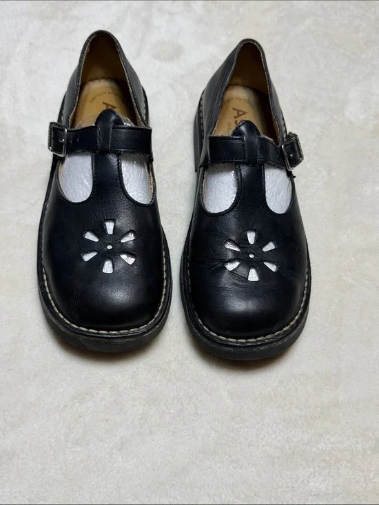 Aster Maryjane Black rubber soled leather Dress shoes Size 36 (us 6) Great shape