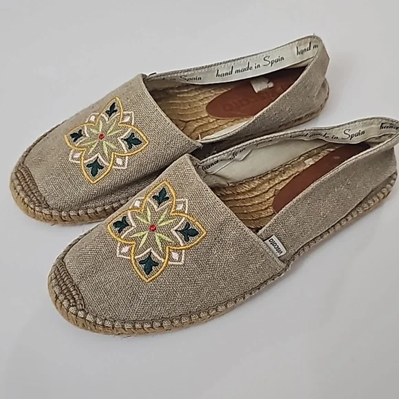 Viscata Espadrille Tan Slip On Loafers Womens 41 EUC Embroidered Tile Multicolor