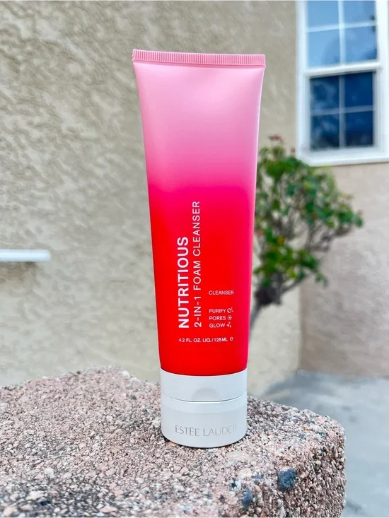 Estée Lauder Nutritious 2-in-1 Foam Cleanser - Pink to Red Gradient