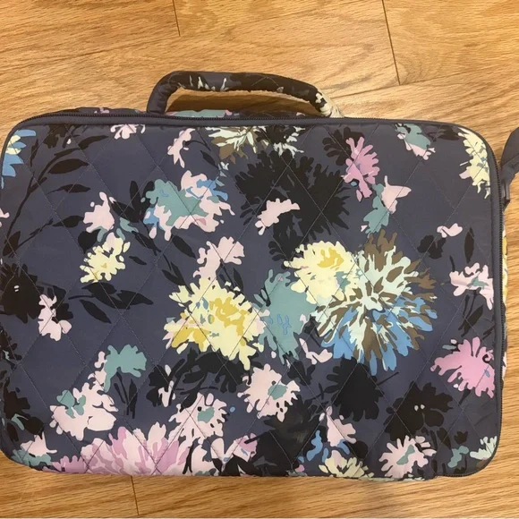 Vera Bradley floral Laptop/work station Bag New without tag's.
