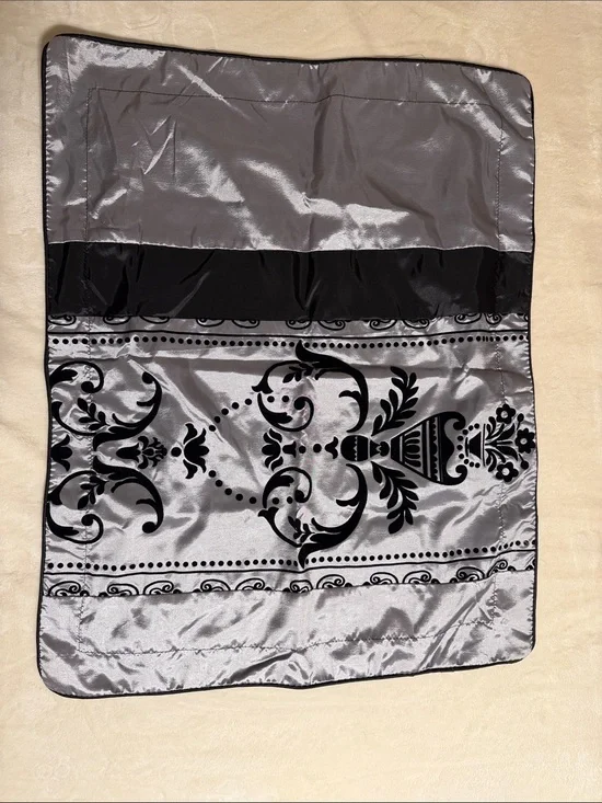 Decorative Embroidered Panel 2 Pillow Cases in Silver & Black Velvet. NWOT