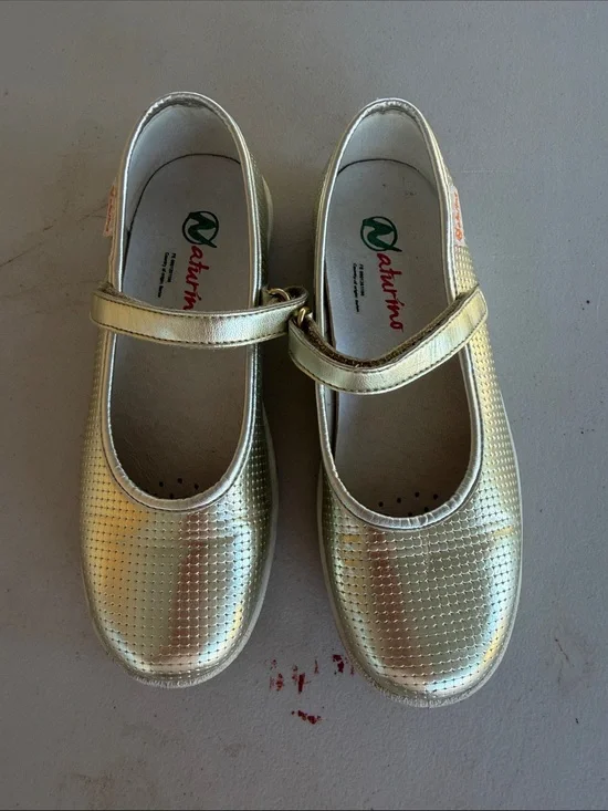 Naturino Girls' Metallic Gold Mary Jane Shoes with Hook-and-Loop Strap