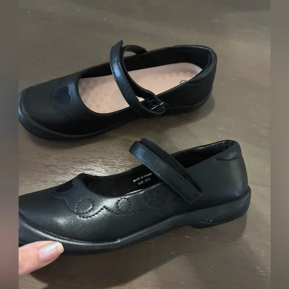 Classic Black Mary Jane Kids Shoes with Heart Detail Sz 5 Kids