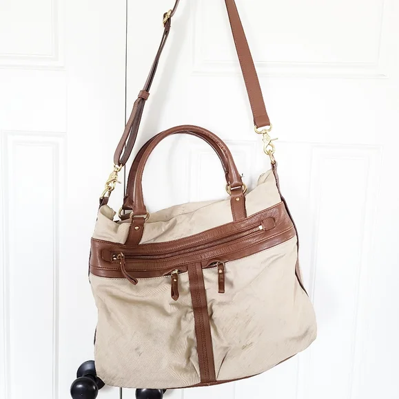 4/12 BANANA REPUBLIC COMPUTER BAG