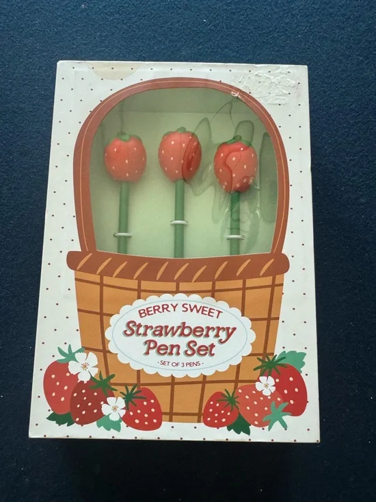 Eccolo Strawberry Pen Trio Red & Green strawberry pens in cute box! Great gift🍓