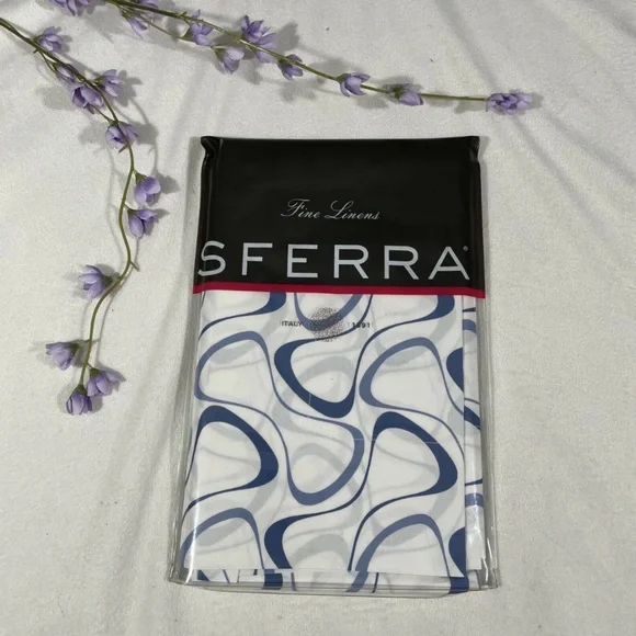 NIB Sferra Harwich [ 1 King ] Pillow Sham in White/Cornflower Blue‎