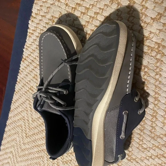 Size 3.5 boys sperry shoes