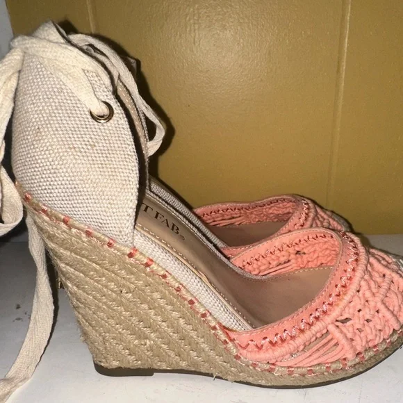JustFab Women's Coral Espadrilles size 7. (106)