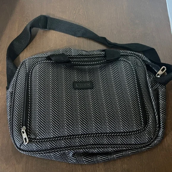 Chaps gray black chevron messenger laptop shoulder bag