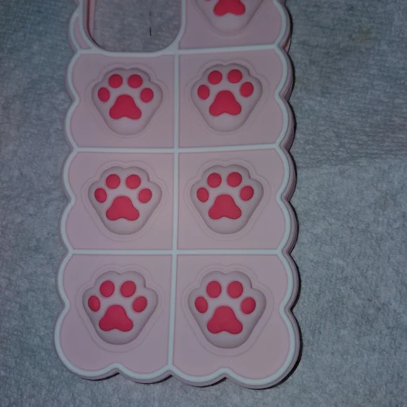 iPhone15 Pink Paw Print Phone Case