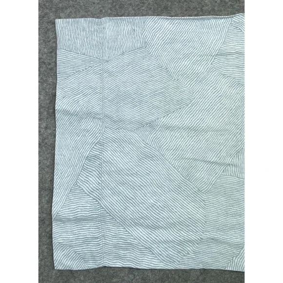 2 Matouk Schumacher Burnett Standard Pillowcases Linen Striped Gray Blue