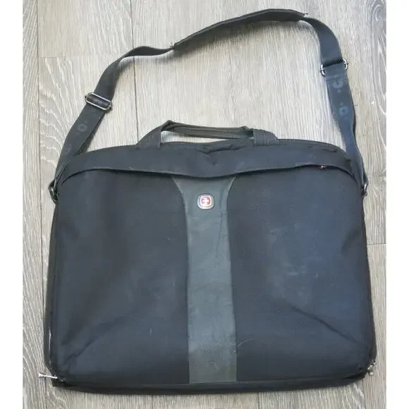 WENGER SWISS Laptop Messenger Briefcase Bag Pockets Straps Black School Travel