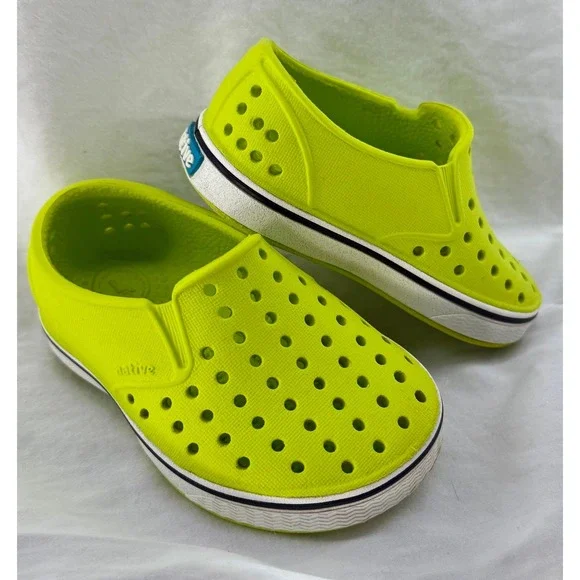 Native Kids Shoes Miles Slip-On sneakers in Grasshopper Green/Shell White C4‎