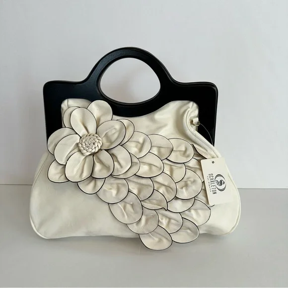 Scarleton White Faux Leather Bag Black Wooden Handle Floral Embellishment Retro‎