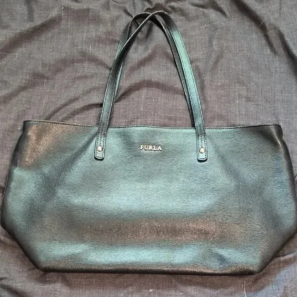 Authentic FURLA Saffiano Leather Shoulder Bag (650.00 Retail!) Made in Italy