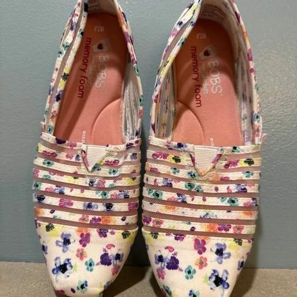 BOBS from Skechers Women's Floral Flats - Multicolor. Excellent Condition Used