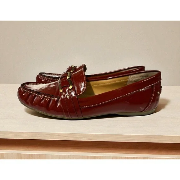 G.H. Bass Women's‎ Loafers Slip ons Size 6.5 M Red Comfort Rubber Sole Holidays