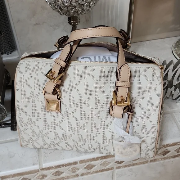 🤩🤩 MICHAEL KORS VANILLA SIGNATURE SATCHEL 🤩🤩
