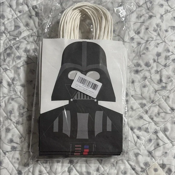 Set/16  Party Favor Bags - Black and White