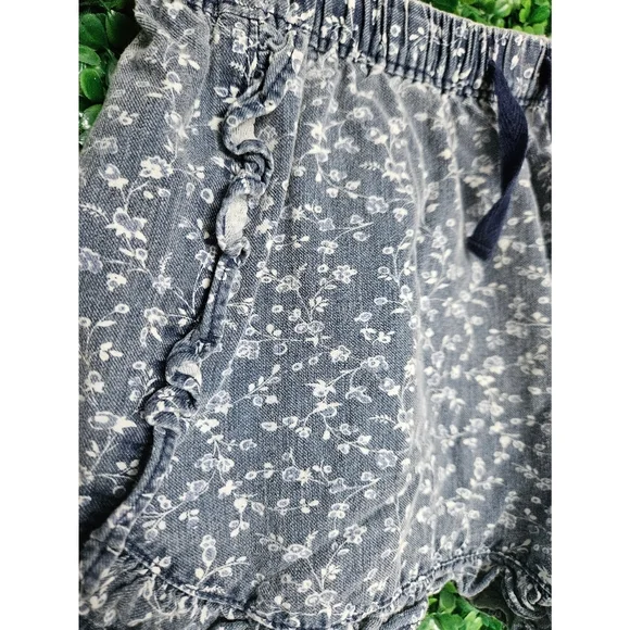 FREE WHEN ADDED TO BUNDLE - Gap Girls shorts