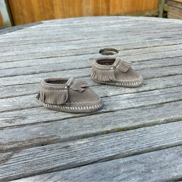 Infant Suede Minnetonka‎ Riley Bootie - size 2
