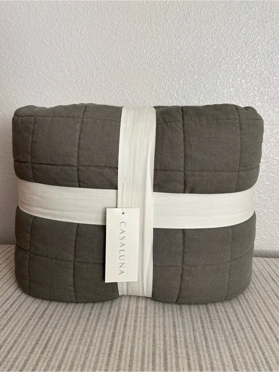 NWT Full/Queen Heavyweight Linen Blend Quilt Olive Green - Casaluna