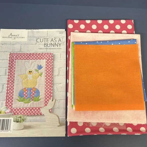 Annie's Holiday Quilters Club Cute As A Bunny Wall‎ Hanging W/ Fabric Material