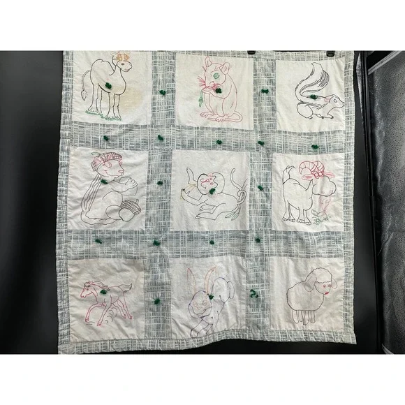 Vintage Handmade Baby Quilt Folk Art Animal Blanket‎ Patchwork Nursery 37x37