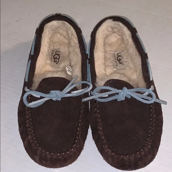 Ugg Dakota Moccasins big kids  size-2