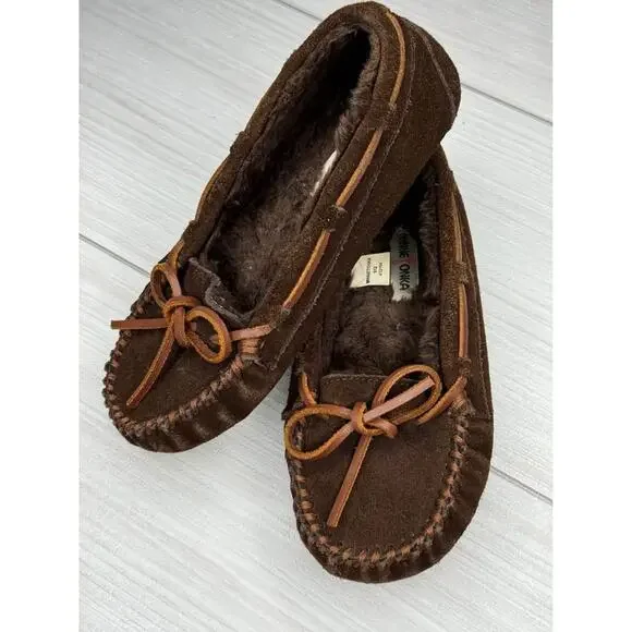 Minnetonka Brown Suede Leather Moccasin Slippers Comfort‎ Shoes Size 4