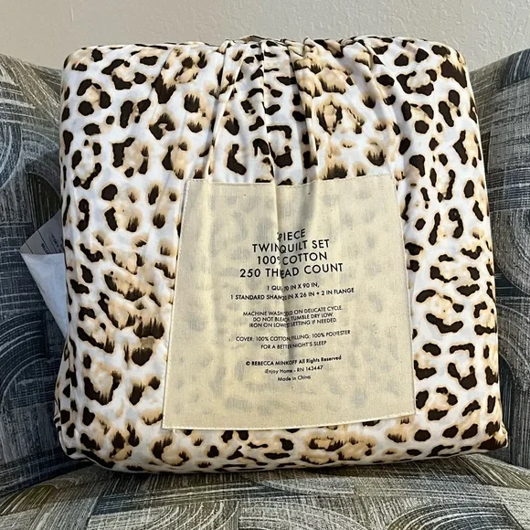 Rebecca Minkoff “ Twin Quilt set “ 2 pieces. 100 % cotton