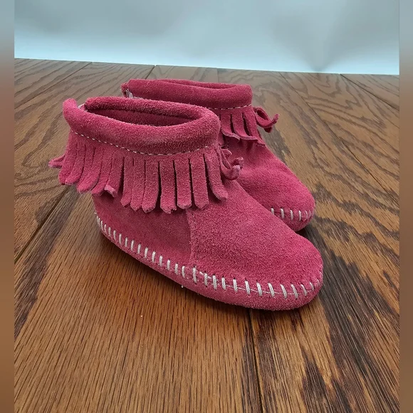 Minnetoka Musk Pink Fringe‎ Infant Moccasins