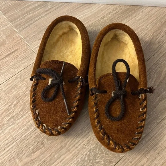 Minnetonka Moccasins Youth 9