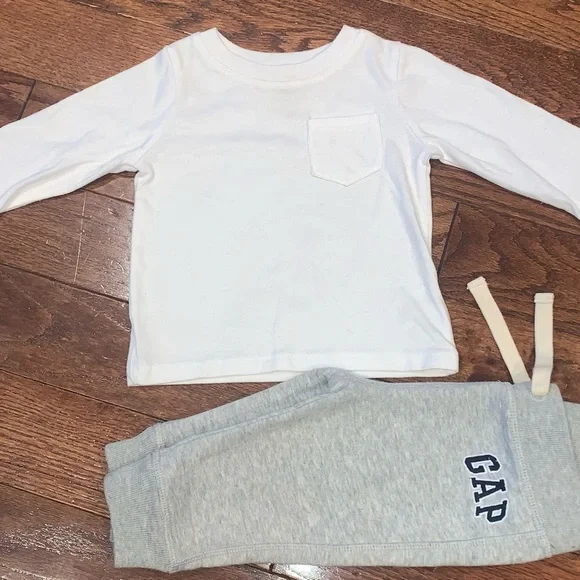 Baby Boy 6–12M Outfit GAP Joggers &‎ Garanimals Long Sleeve Shirt