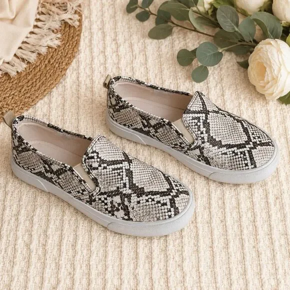 Tommy Bahama Women shoes Sz 6.5 Faux Leather Snakeskin Fashion Slip On Sneaker